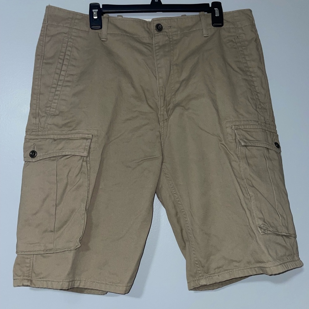 📔Levi's Tan Cargo Shorts Essential Style